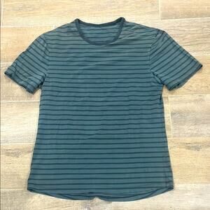 Lululemon Men's Striped blue T-Shirt